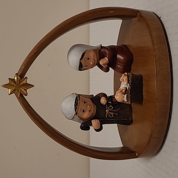 Adorable Nativity - Picture 1 of 16